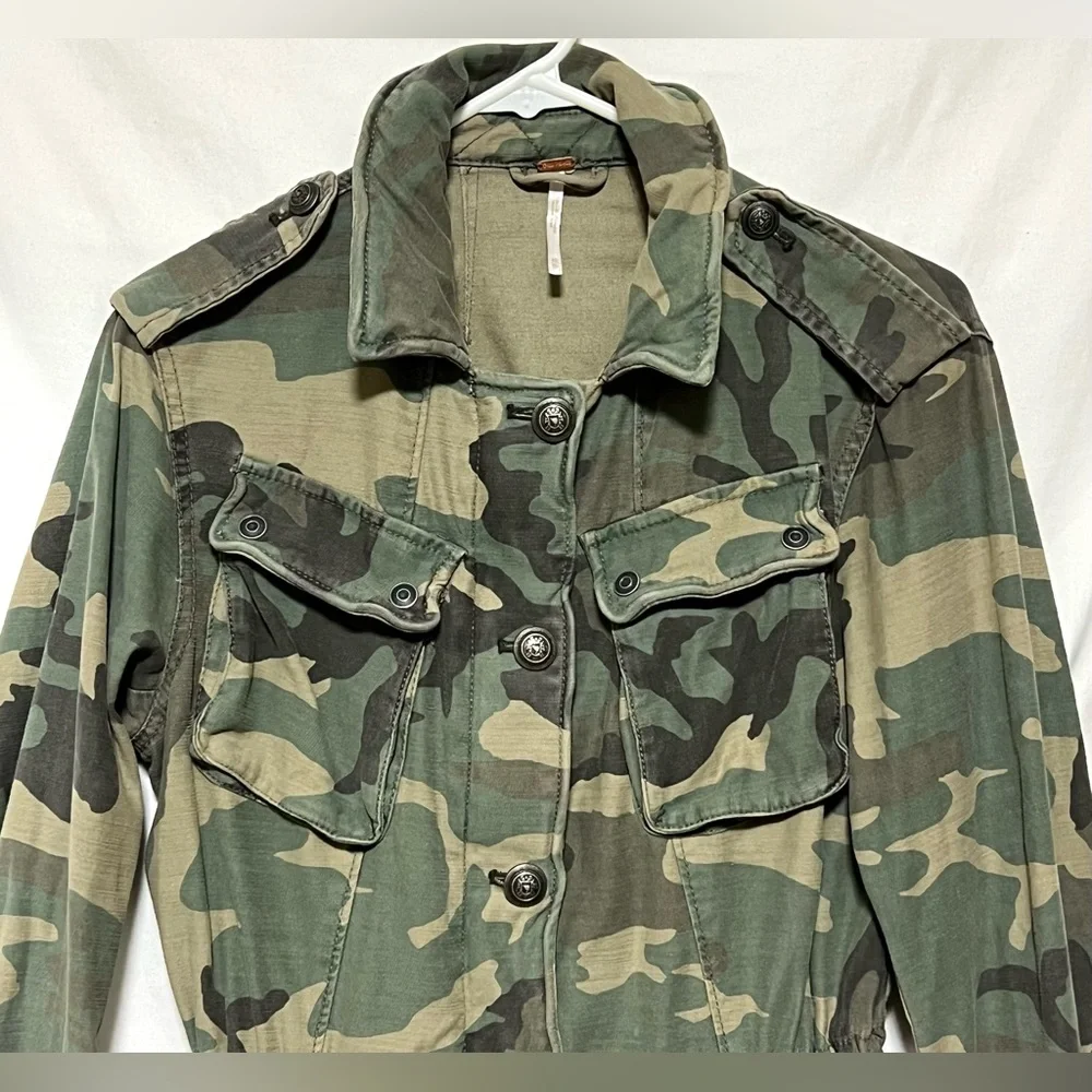 Free People Camo Oversized Utility Jean Jacket Military Style Casual Outdoor - Picture 5 of 16